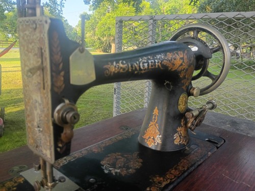Singer antique treadle - antique, sewing
