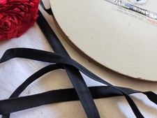 Ruban fin ancien noir effet cranté 5 mètres sur 1 cm mercerie vintage B5 N°34