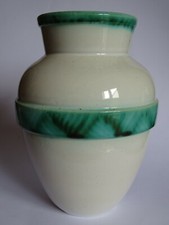VASE ART DECO CERAMIQUE FOND BLANC EMAILLE VERT MOUCHETE ET NOIRE INTERIEUR 21cm