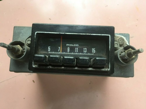 Radio boutons poussoirs - À,