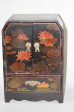 Ancien cabinet japonais en bois laqué (nénuphars). coffret à bijoux. Asie Japon