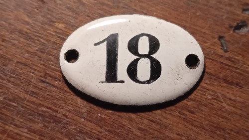 Ancienne petite plaque