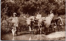 ROUMANIE - jeunes femmes et