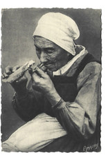 29  BRETAGNE  MAM GOZ  VIEILLE FUMEUSE