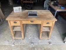 Bureau de Maître d’école avec une belle patine vintage