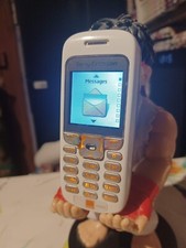 Téléphone Mobile Sony Ericsson J220i - Argenté avec chargeur