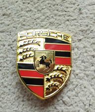 pin s voiture porsche le logo en email dur de 4 cm doubles attaches