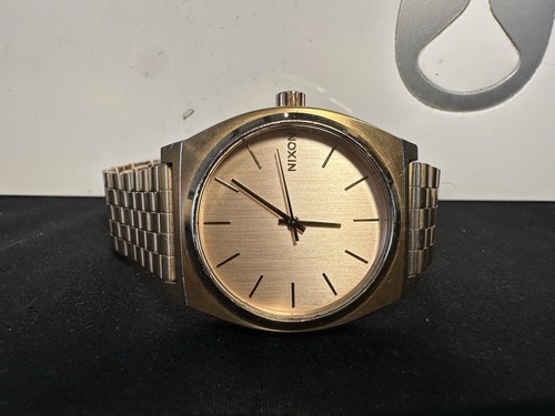 Nixon the time teller - nixon,
