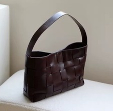 sac cuir fait main vintage minimaliste chic marron bandoulière luxe 