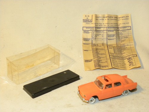 Ancienne voiture miniature - ancienne,