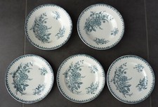 5 assiettes, 3 plates et 2 creuses en faïence, en parfait état