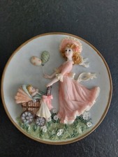 Ancienne assiette BAPTEME ou COLLECTIONNEURS MAMAN avec landeau & bébé en relief