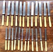 12 grands couteaux et 12