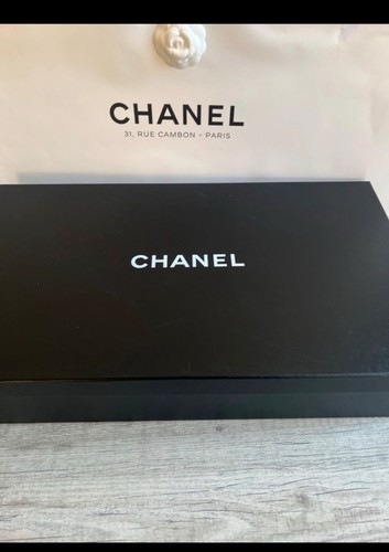 Tres grand boite chanel avec