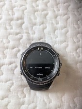 Montre numérique SUUNTO CORE Un bouton ne répond pas. C'est un objet...