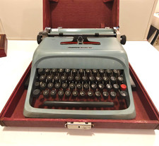 OLIVETTI STUDIO 44 TYPEWRITER