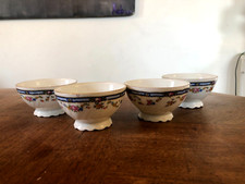 4 ANCIENS PETITS BOLS  EN  PORCELAINE, DÉCOR DE GUIRLANDES DE FLEURS (H 4,7 cm)