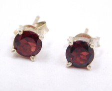 1.9Gm 925 Argent Massif Grenat Naturel Coupe Pierre Clous D'Oreilles 0.5 " M2557