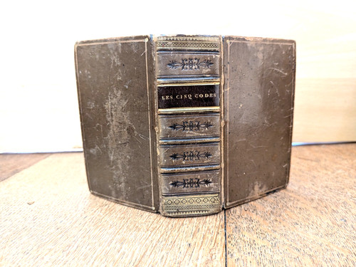 Livre ancien les cinq - cinq, codes