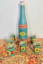 Gourde à liqueur en cuir avec ses verres. Année 70’Yugoslavie