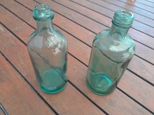 lot 2 anciens flacons  pharmacie sans bouchon verre bleu vert 