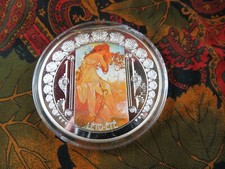 grosse medaille boite ttb etat mucha  l ete léto les quatre saisons