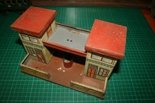 JOUET ANCIEN - GARE EN TOLE