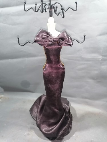 Porte bijoux mannequin - bijoux,