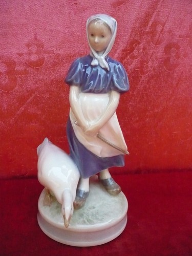 Belle figurine porcelaine - en,