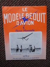 LE MODELE REDUIT D'AVION AVEC