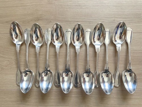 Ensemble cuillères à - de,