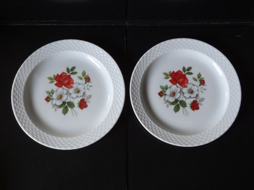 Assiettes plates décor rose - plates,