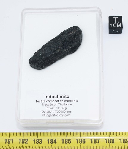 Tectite indochinite dans une - tectite,
