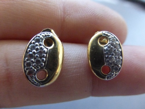 Boucles oreilles puces - d'oreilles, grain