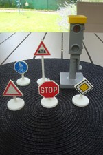 AB23/ PLAYMOBIL VINTAGE FEU TRICOLORE ET PANNEAUX SIGNALISATION / AUTO VELO