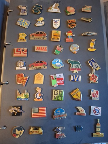 Lot pin badge - pin’s, broche