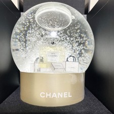 Boule à neige CHANEL du Japon