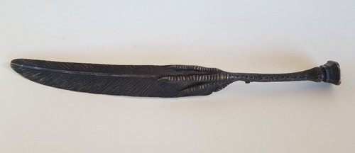 Coupe papier signé - , sculpture