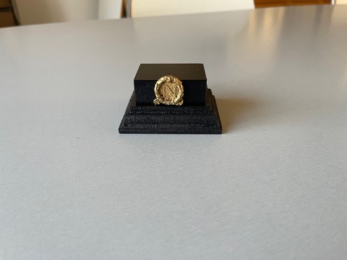 Socle peint noir - noir, brillant