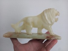 LION en Onyx Carved Statue
