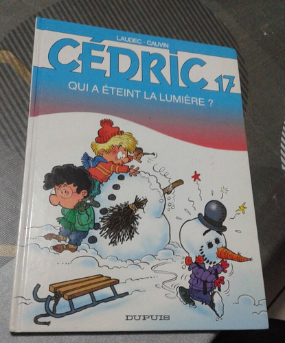 Cedric qui a éteint - a,