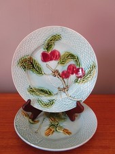 2 Assiettes en barbotine