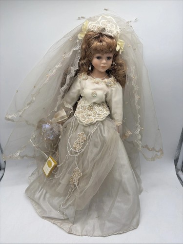 Poupée porcelaine vintage - poupée,
