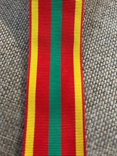 Coupe de ruban pour médaille