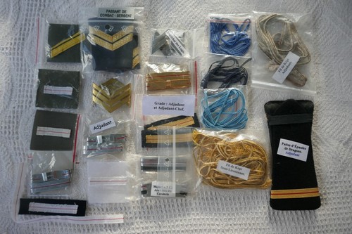 Lot insignes militaire galons - insignes,
