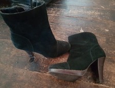 Bottes noires à talons hauts