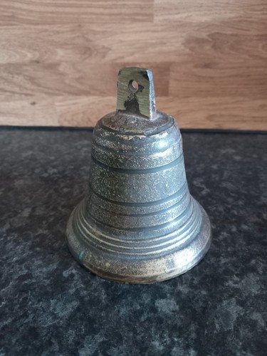 Ancienne cloche bronze - en,
