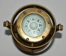 Ancienne boussole à cardan