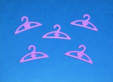 Lot de 5 cintres pour poupées