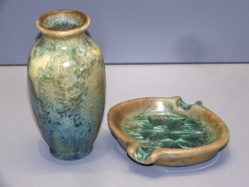 Petit vase et 1 - 1, coupelle